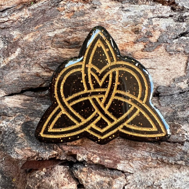 Triquetra tag