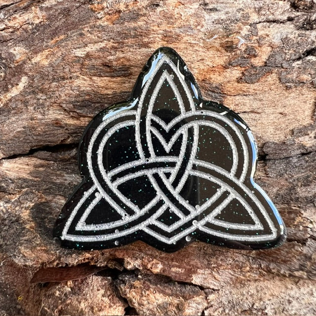 Triquetra tag