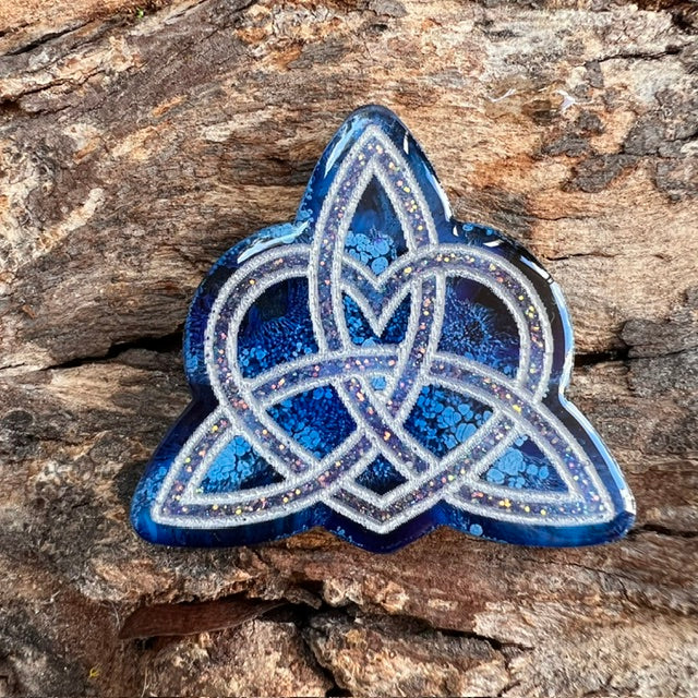 Triquetra tag