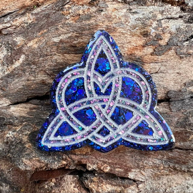 Triquetra tag