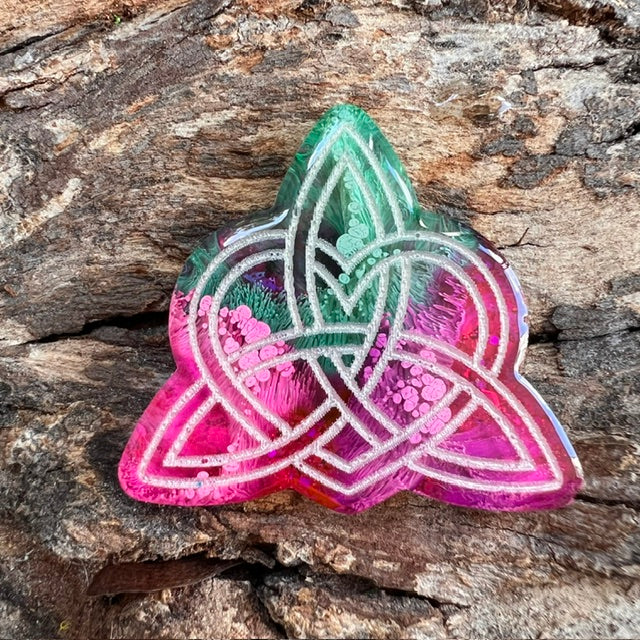 Triquetra tag