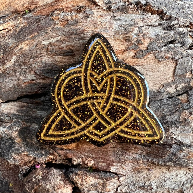 Triquetra tag
