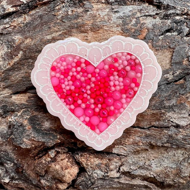 Scalloped heart tag