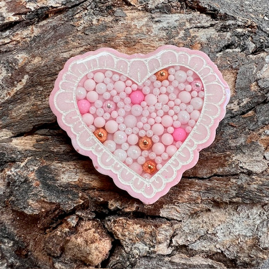 Scalloped heart tag
