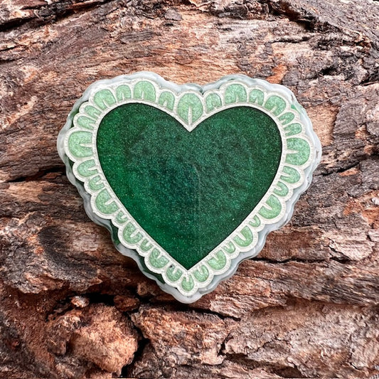 Scalloped heart tag