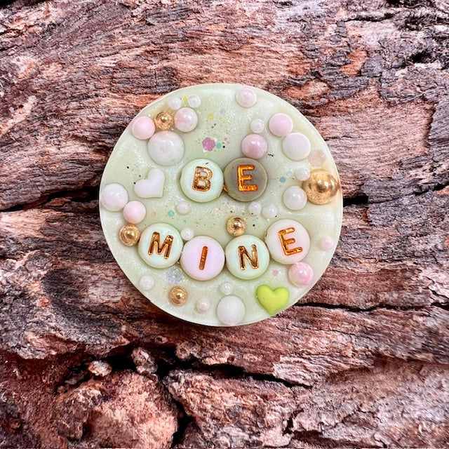 Love tag - circle medium 'be mine'