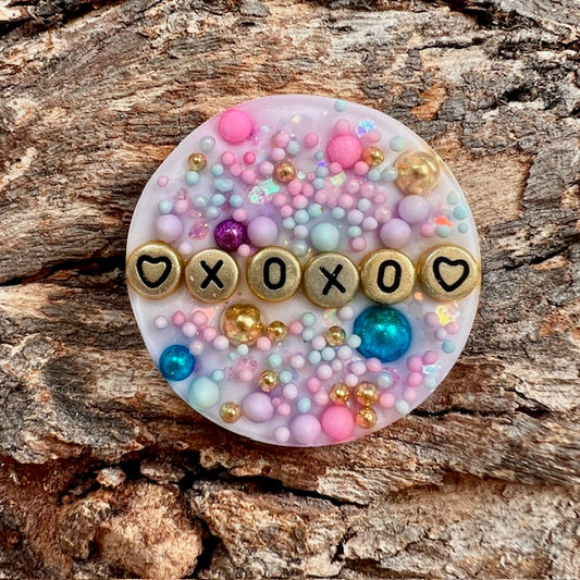 Love tag - circle large 'xoxo'