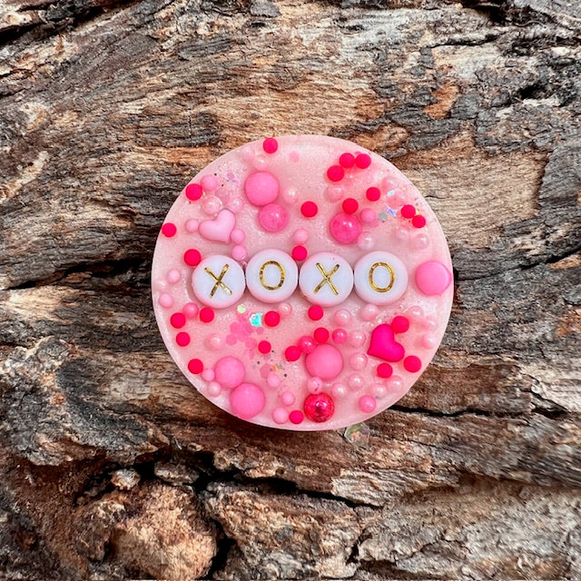 Love tag - circle medium 'xoxo'