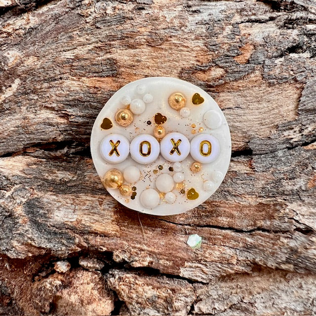 Love tag - circle small 'xoxo'