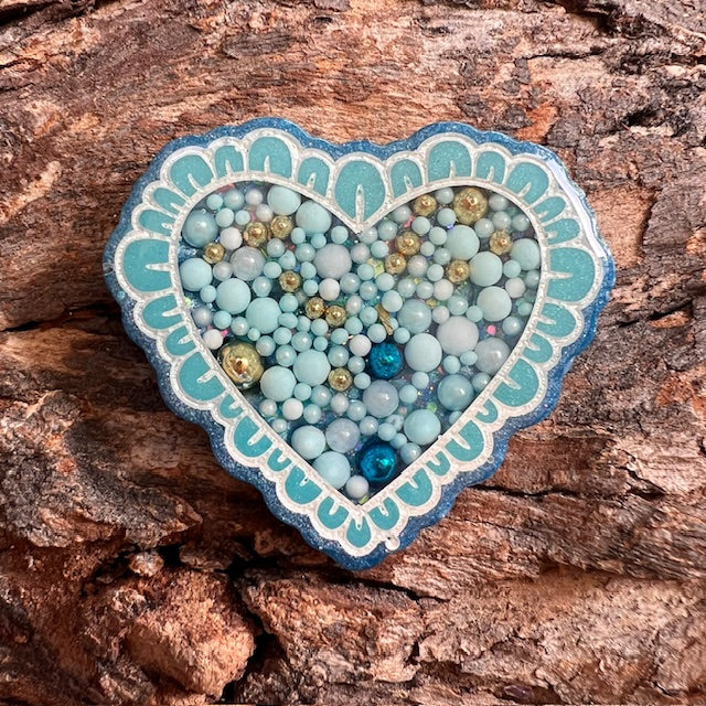 Scalloped heart tag