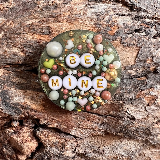 Love tag - circle medium 'be mine'